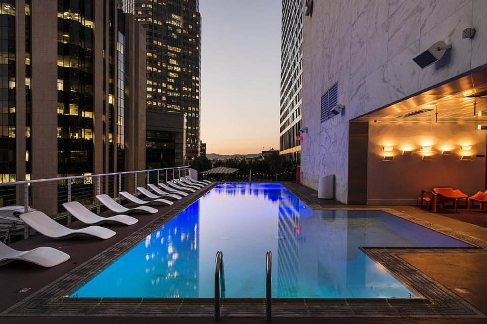 Top pool bars in Chicago to visit this summer